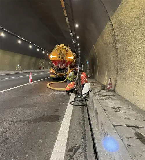 陆河隧道排水渠清淤